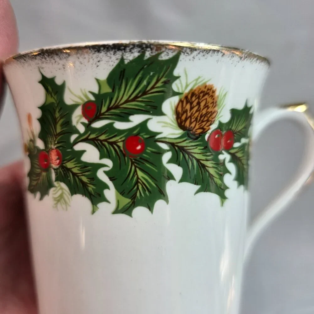 Rosina China Queens Yuletide Scalloped Dinner Plate White with Green & Red Holly
